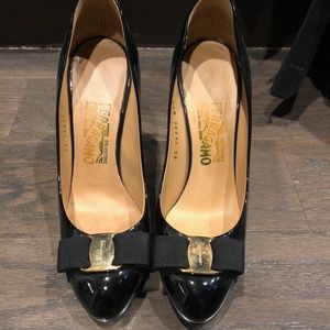 Salvatore Ferragam leather bow pumps